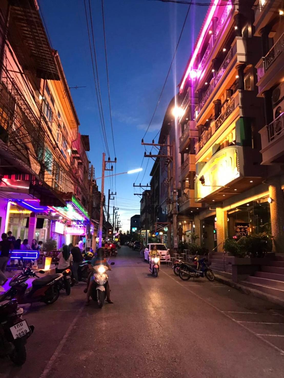 Hollywood Dannok Hotel Sadao Exteriér fotografie