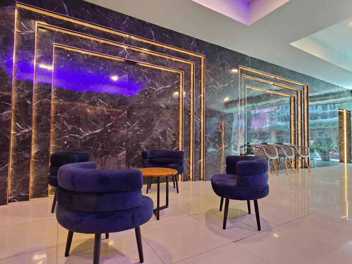 Hollywood Dannok Hotel Sadao Exteriér fotografie